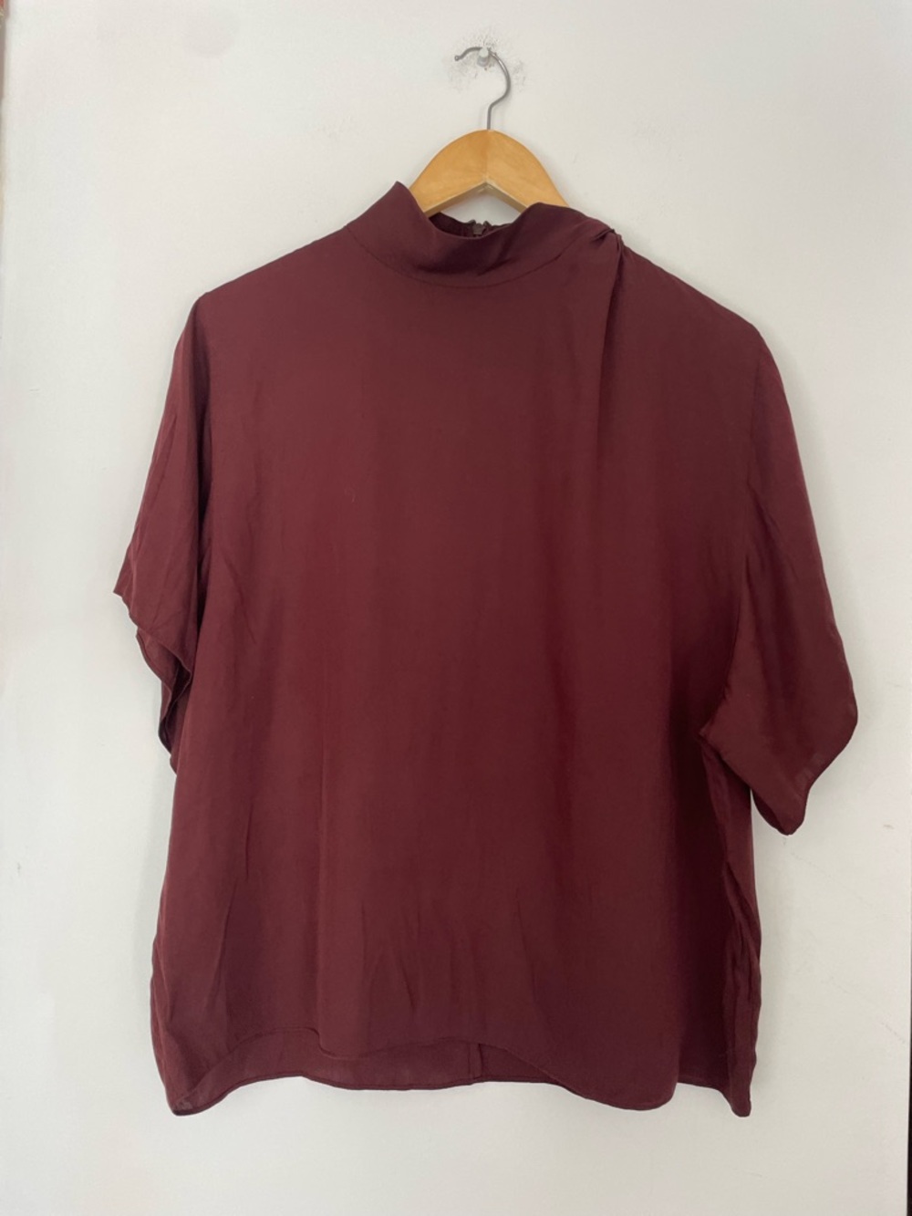 Vince silk blend Burgundy Mock Neck Flutter Sleeve Blouse xl - Picture 4 of 9